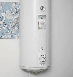 Фото Водонагреватель Electrolux EWH 30 AXIOmatic Slim